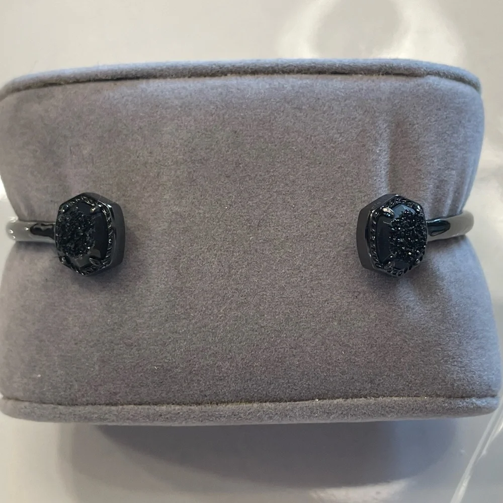 TWO PIECE Kendra Scott Elisa Pendant Necklace and Davie Cuff - Picture 4 of 12